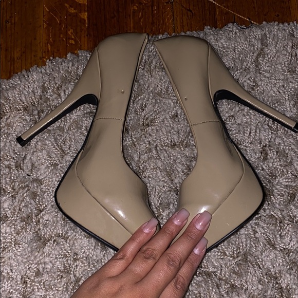 Heels - Picture 5 of 6